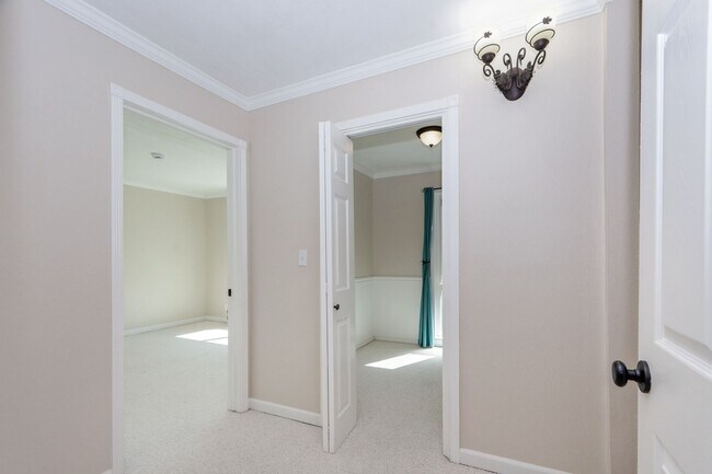 Building Photo - 1BR/1BA Pet-Friendly Top-Floor Condo with Bonus Room & Resort-Style Amenities | San Mateo | YouTu...