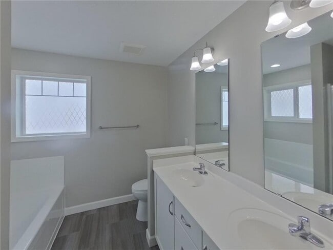 Building Photo - 14060 Ailesbury Ave