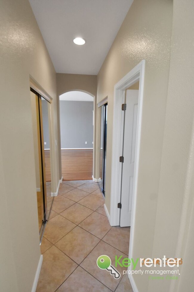 Building Photo - Beautiful 4 Bedroom Windemere Home on Corner Lot