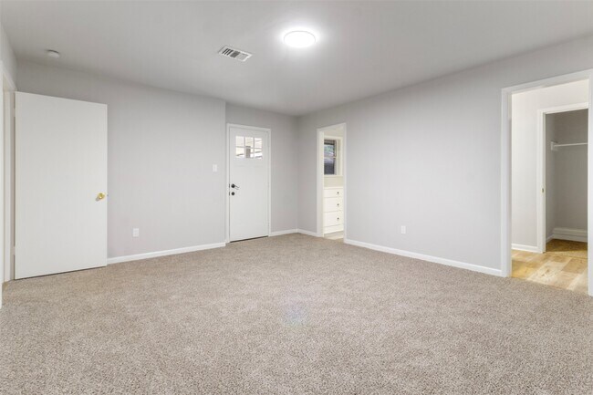 Building Photo - 2101 Lamar Dr