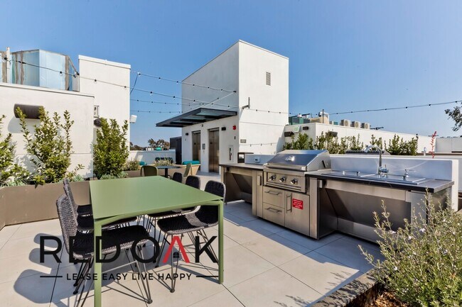 Building Photo - 2405 Hauser Blvd
