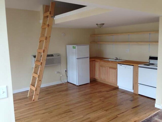 Building Photo - 153 HART