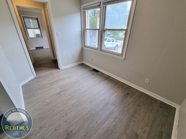 Building Photo - 3bd/2ba House On Faculty Street---Great Location!