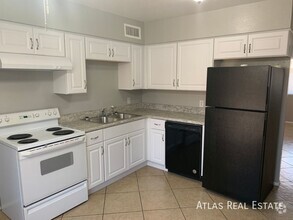 Building Photo - ***2 Weeks Free***: 2/1 BATH NEAR GLENDALE...