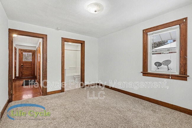 Building Photo - 507 Eastern Ave NE