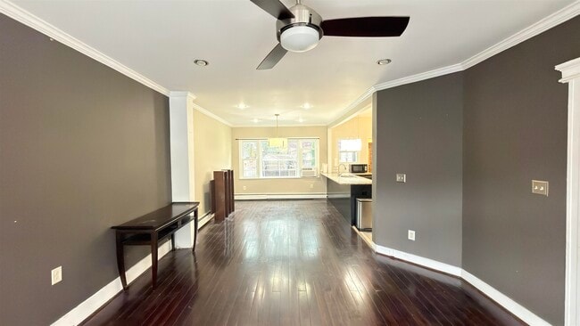 Building Photo - 6013 Buchanan Pl