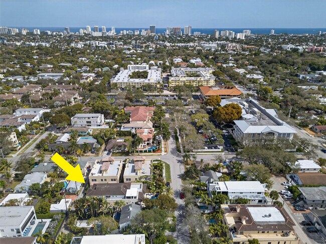 Building Photo - 1215 NE 1st St