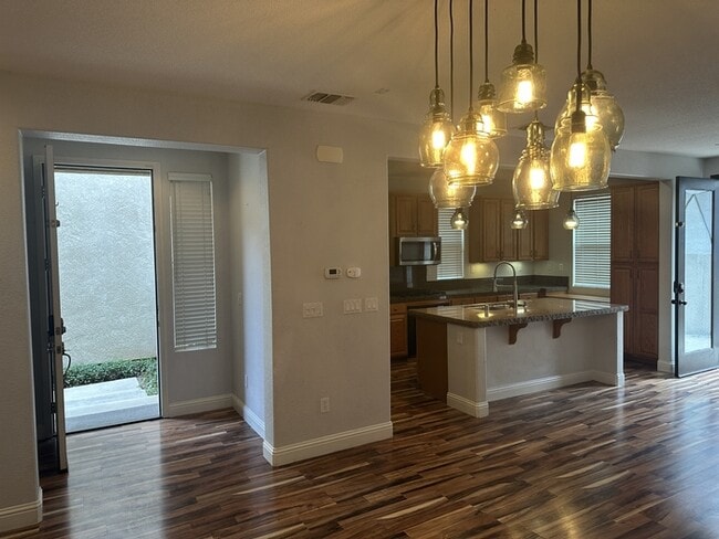 Building Photo - 3904 Purple Finch Ln