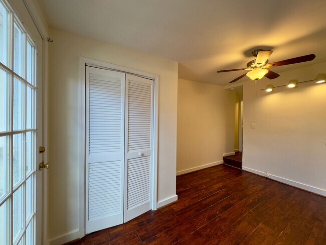 Building Photo - Charming 1 Bedroom/1 Bathroom Townhome w/ Den in Federal Hill, MD!