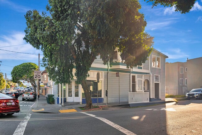 Building Photo - Chenery Street Property