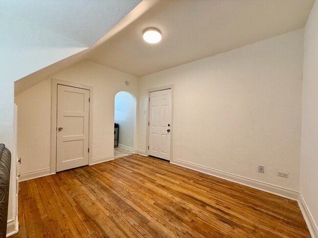 Building Photo - Unique Top floor Studio Apartment in Eclectic Capitol Hill House, Utilities Included!  Available ...