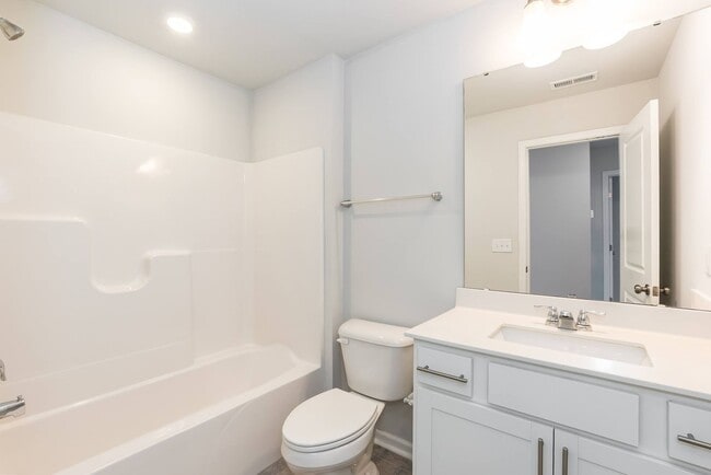 Building Photo - Move In Ready Three Bedroom Home!