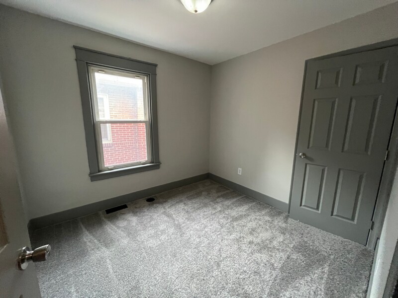 Building Photo - 284 W Maple St