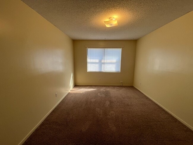 Building Photo - 1619 Victory St