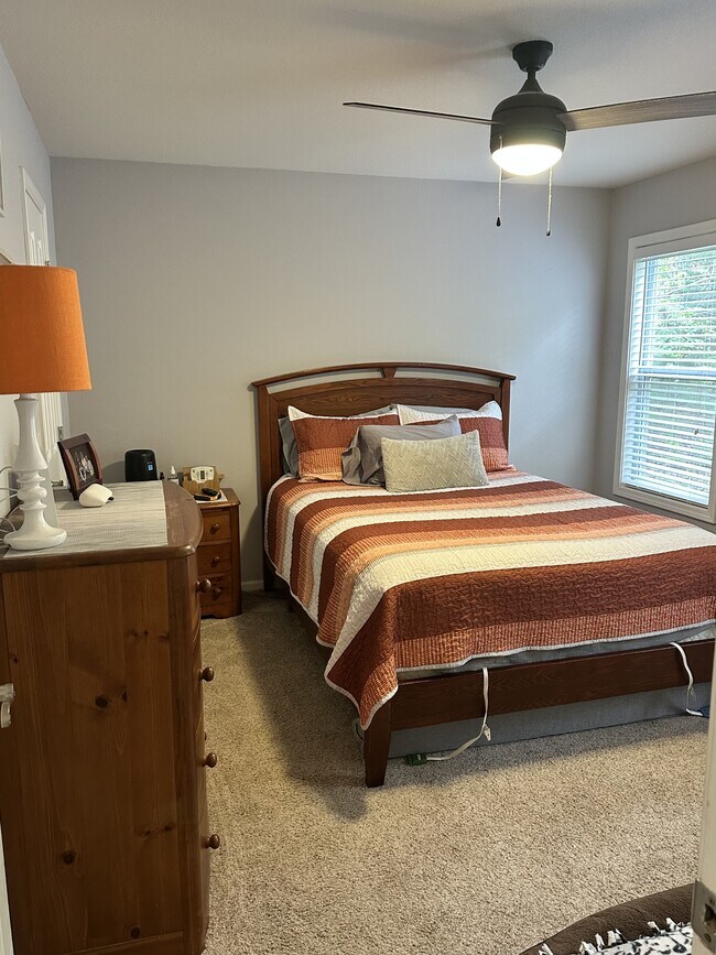 Building Photo - 420 Evergreen Dr