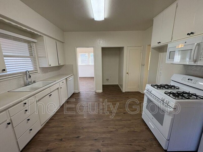 Building Photo - 1424 18th Ave