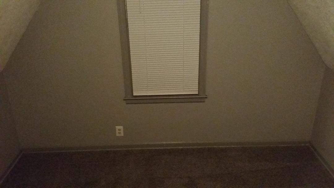 Building Photo - 1417 W Short Ave