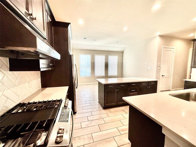 Building Photo - 5806 Pecos Ct