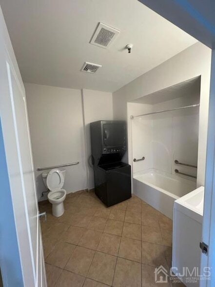 Building Photo - 495 Avenel St