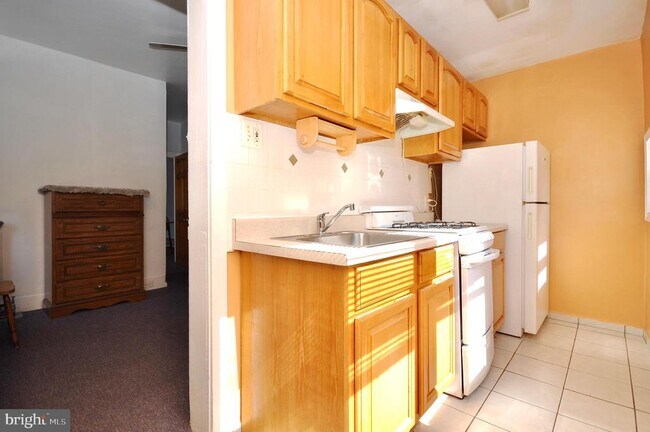 Building Photo - 223 Ryers Ave