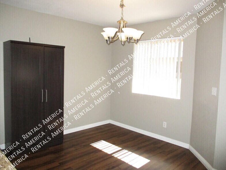 Building Photo - 1350 N 85th Pl