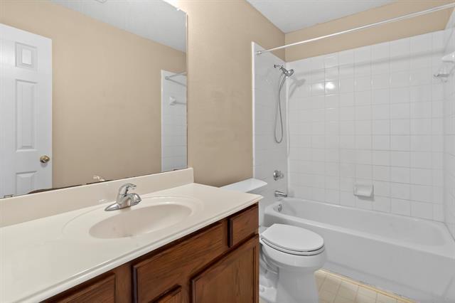 Building Photo - 1418 Deville Cir