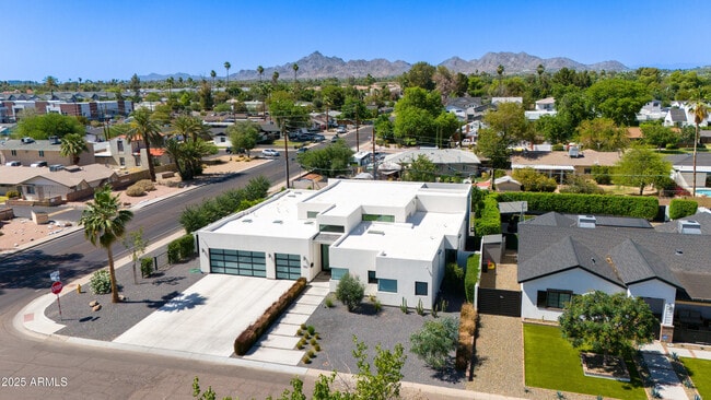 Building Photo - 4002 E Avalon Dr