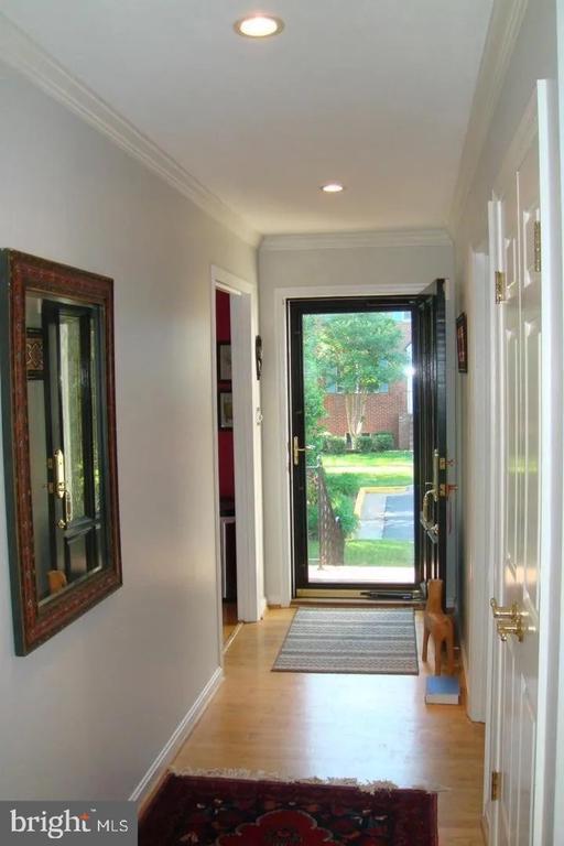Building Photo - 7330 Lewinsville Park Ct