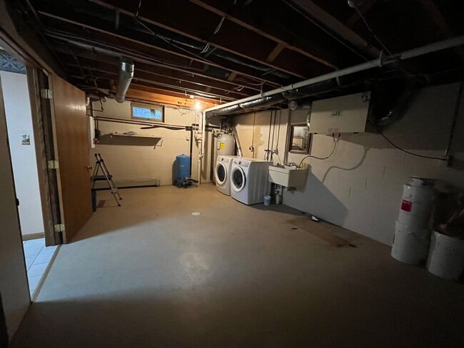 Building Photo - Beautiful 3 Bedroom Home In Carlton on 5 A...
