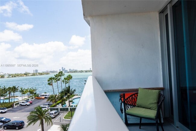 Building Photo - 7501 E Treasure Dr