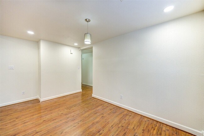 Building Photo - 16830 Scenic Gardens Dr