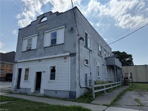 Building Photo - Seneca Ave
