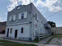 Building Photo - Seneca Ave