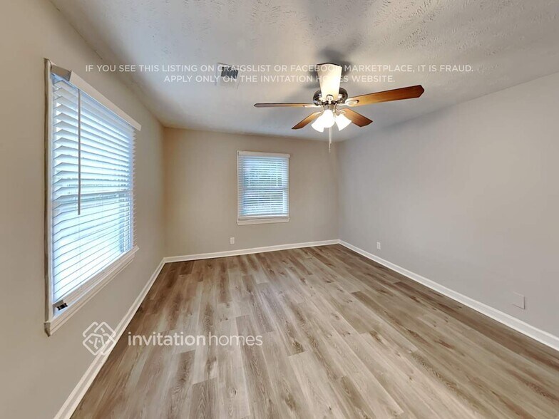 Building Photo - 300 Banberry Dr SE