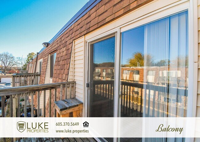 Building Photo - 405 S Sycamore Ave