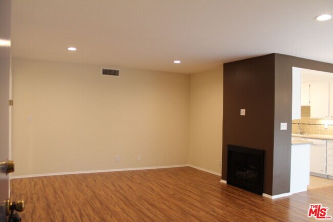 Building Photo - 2349 S Bentley Ave