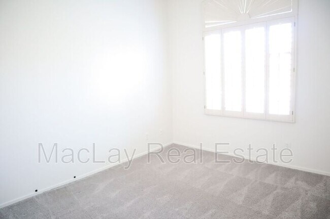 Building Photo - 3820 S Barberry Pl