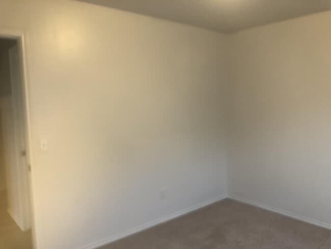 Building Photo - 3400 SE 94th St