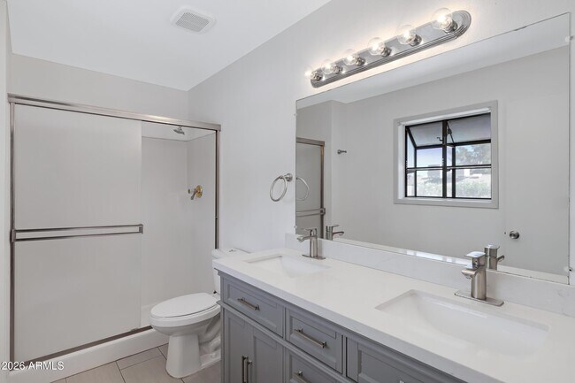 Building Photo - 1627 E Fremont Dr