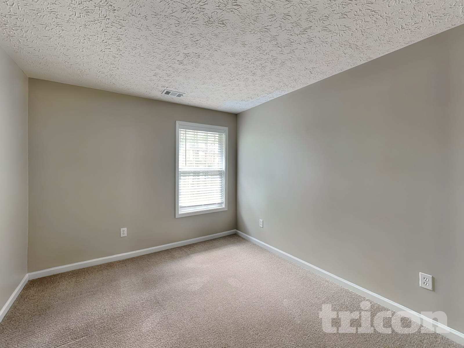 Building Photo - 315 Clairidge Ln SW