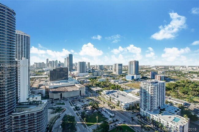 Building Photo - 1900 N Bayshore Dr