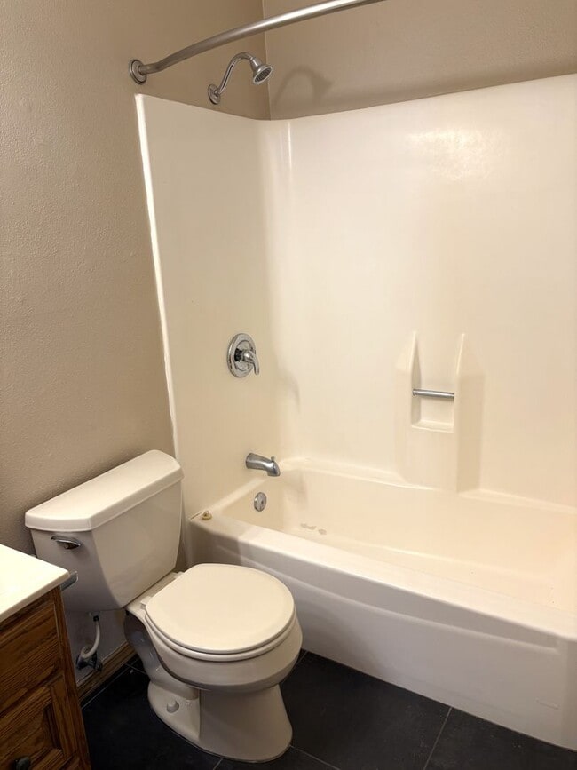 Building Photo - Beautiful 5 Bedroom NE Heights Home With B...