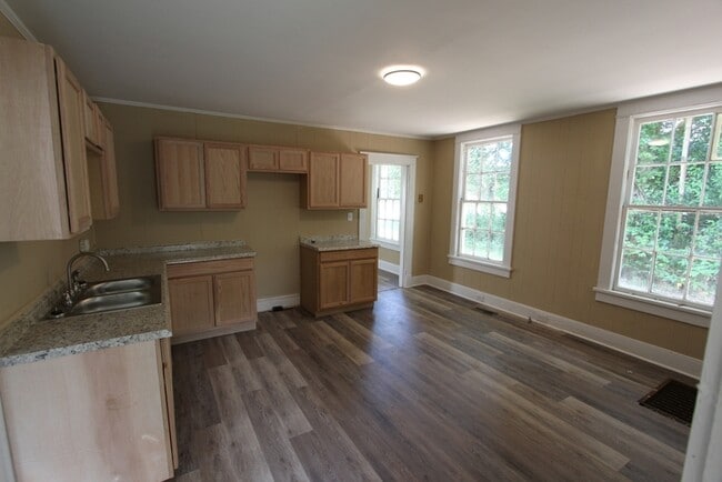 Building Photo - 9 W Roy St