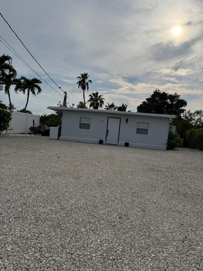 Building Photo - 1301 Grouper Dr