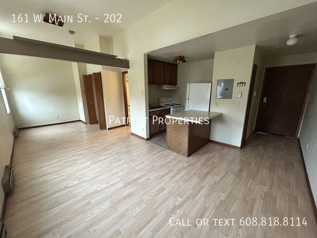 Primary Photo - 161 W Main St