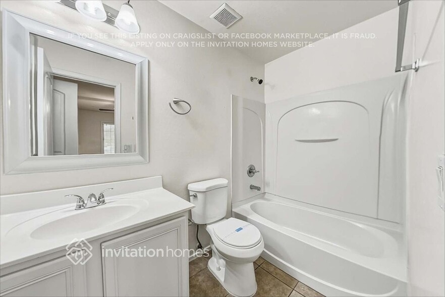 Building Photo - 4084 E Windsor Dr