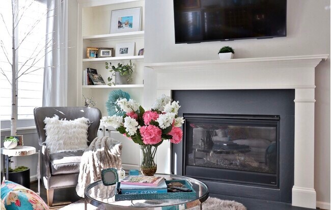 Building Photo - 4379 Strand Dr