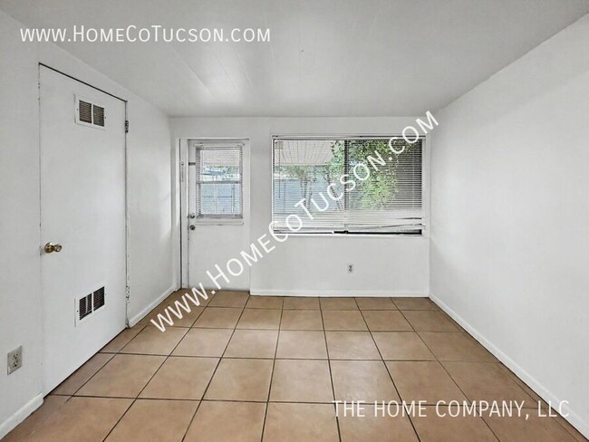Building Photo - 4938 S Highland Dr