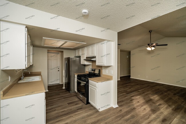 Building Photo - 13681 S Poplar St