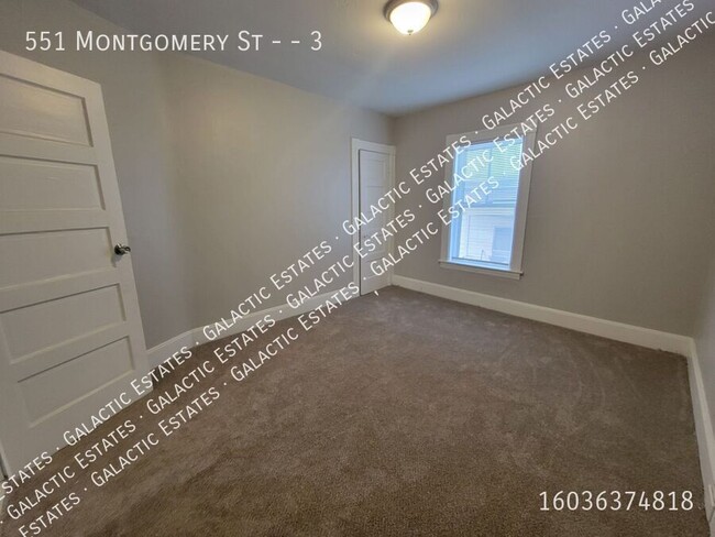 Building Photo - Third floor super spacious 4 bedroom apart...